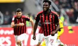 ac米兰大叔吃瓜,揭秘球场背后的故事