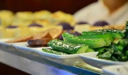 陈小鸭吃辣瓜,陈小鸭的美食冒险之旅