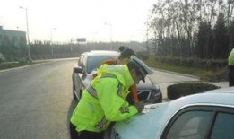 跳车躲交警吃瓜,跳车躲警成笑谈