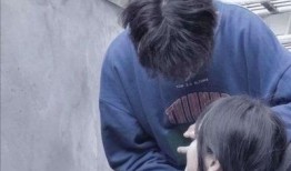 瓜哥吃瓜拍照情侣不露脸