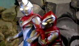 奥特曼队长吃瓜视频,搞笑瞬间引网友热议