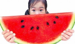 吃瓜搞笑本人,本人生动演绎欢乐喜剧