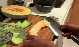 晚上吃哈密瓜反胃