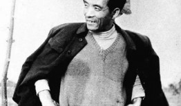 焦裕禄在田里吃瓜,践行为民初心