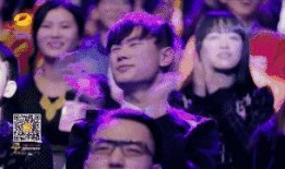 吃瓜观众在唱歌,现场嗨翻！