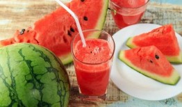 耍朋友吃瓜,揭秘情侣甜蜜吃瓜瞬间